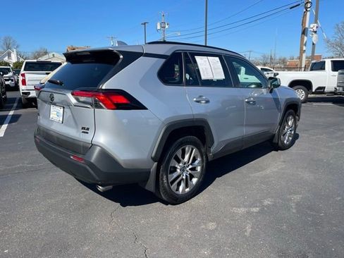 Used 2020 Toyota RAV4 XLE Premium image 8