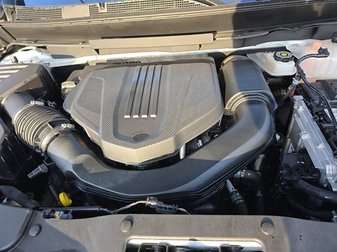 Used 2025 Chevrolet Traverse LT image 18