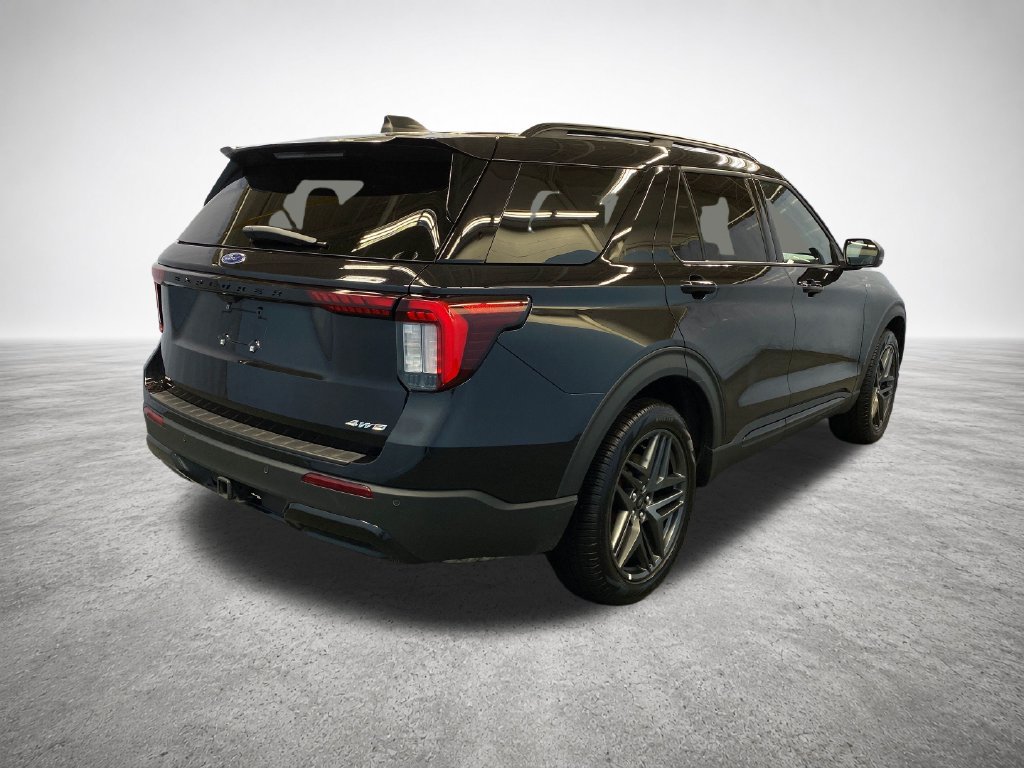 Used 2025 Ford Explorer ST-Line w/ ST-Line Street Pack AWD/4WD image 6