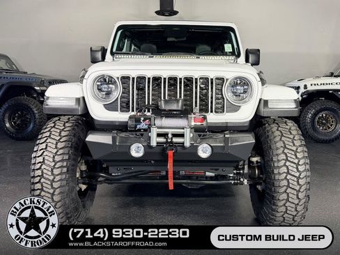 Used 2025 Jeep Wrangler Unlimited Sahara w/ Safety Group AWD/4WD image 9