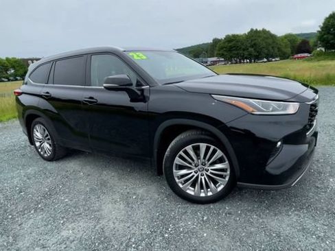 Used 2023 Toyota Highlander Platinum AWD/4WD image 2