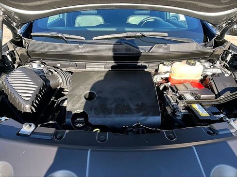 Used 2023 Chevrolet Traverse LT w/ LPO, Floor Liner Package image 10