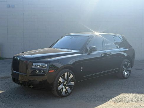 Used 2019 Rolls-Royce Cullinan AWD/4WD image 2