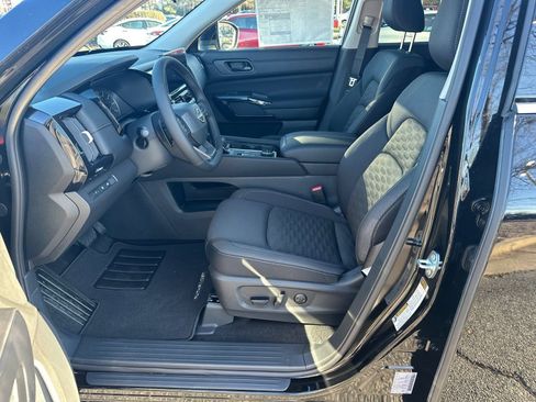 New 2026 Nissan Pathfinder SV image 9