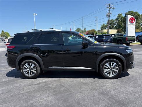Used 2025 Nissan Pathfinder SL w/ Cargo Package AWD/4WD image 2