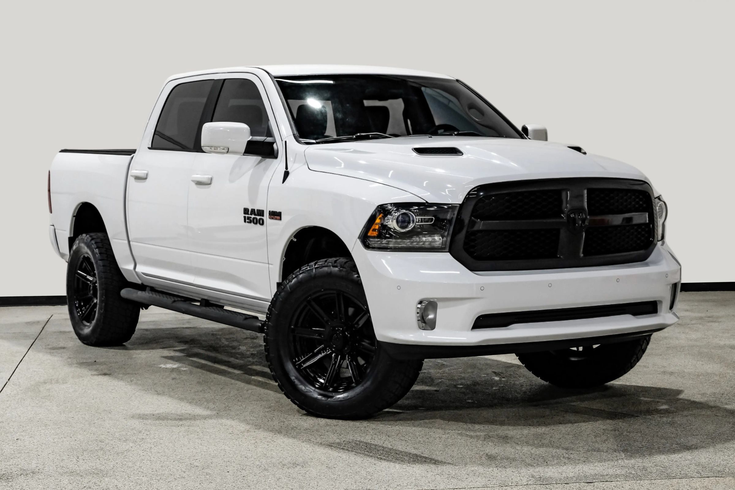 Used 2018 RAM 1500 Sport w/ Quick Order Package 26Q Night AWD/4WD image 4