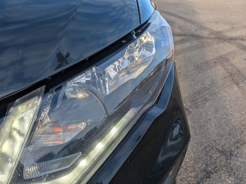 Used 2017 Nissan Rogue SV image 16