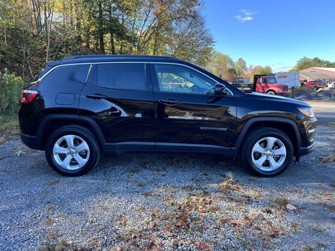 Used 2020 Jeep Compass Latitude w/ Cold Weather Group AWD/4WD image 8