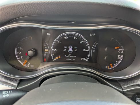 Used 2019 Jeep Grand Cherokee Laredo w/ Laredo X Package RWD image 20