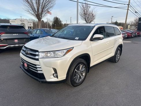 Used 2019 Toyota Highlander XLE image 4