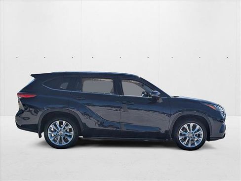 Used 2023 Toyota Highlander Limited image 4