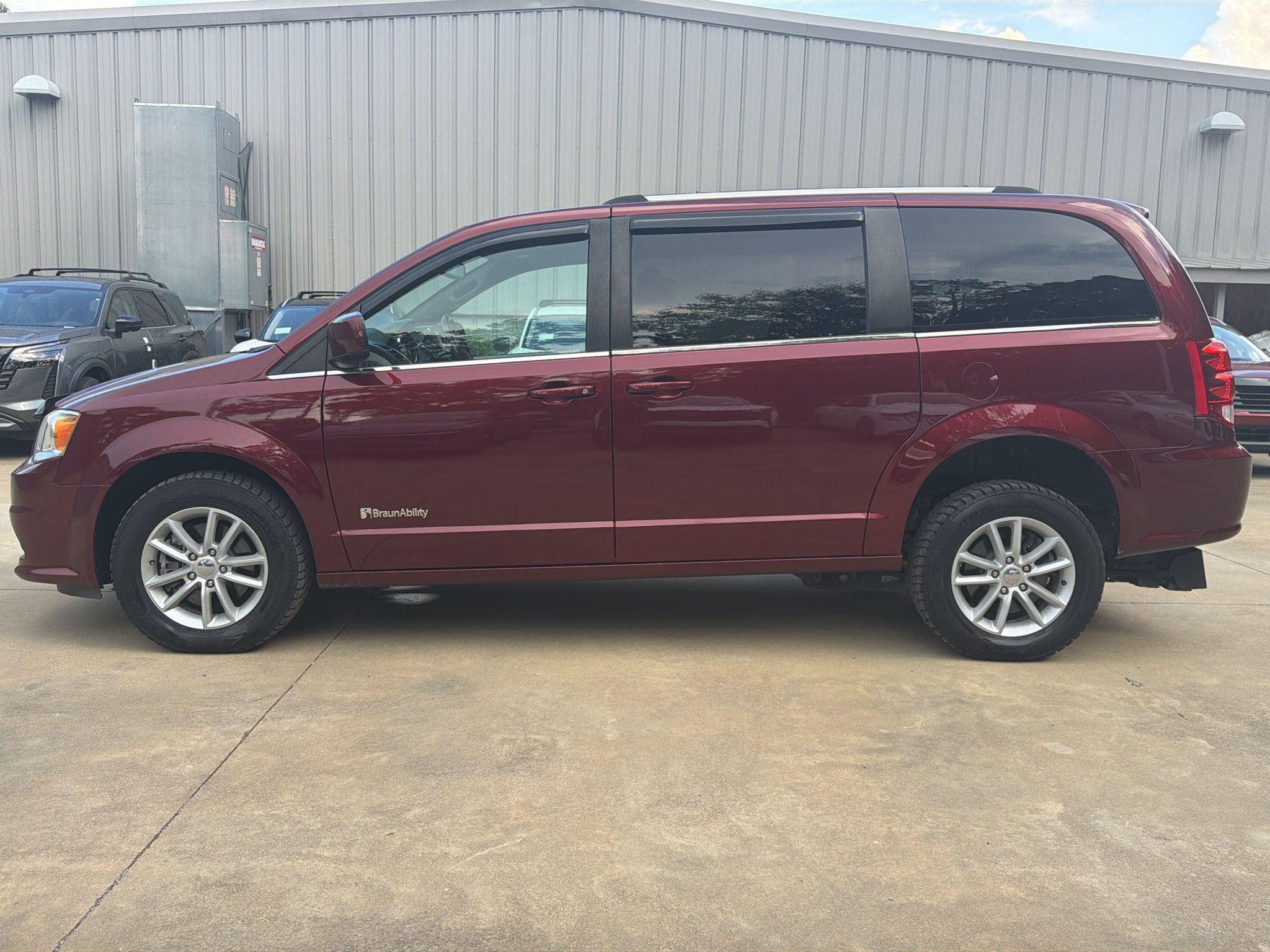 Used 2019 Dodge Grand Caravan SXT FWD image 6