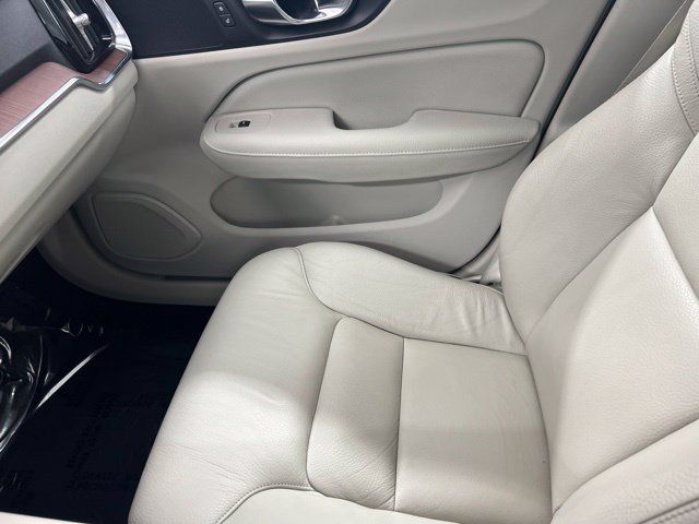 Used 2021 Volvo S60 T5 Momentum w/ Advanced Package FWD image 15