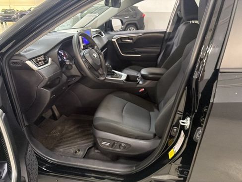 Used 2024 Toyota RAV4 XLE w/ Convenience Package FWD image 6