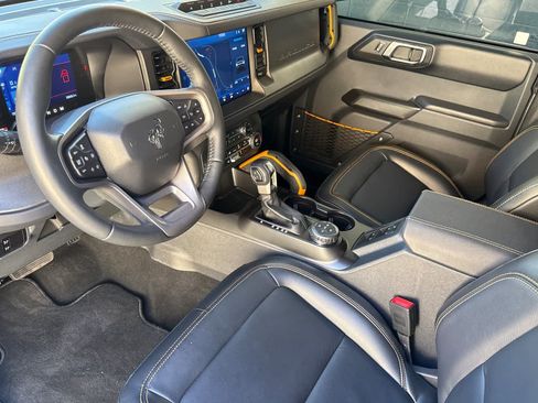 Used 2024 Ford Bronco Badlands image 10
