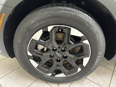 Used 2024 Kia Sorento S image 16