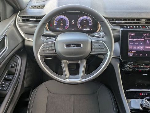 New 2025 Jeep Grand Cherokee Laredo w/ Luxury Tech Group I image 18