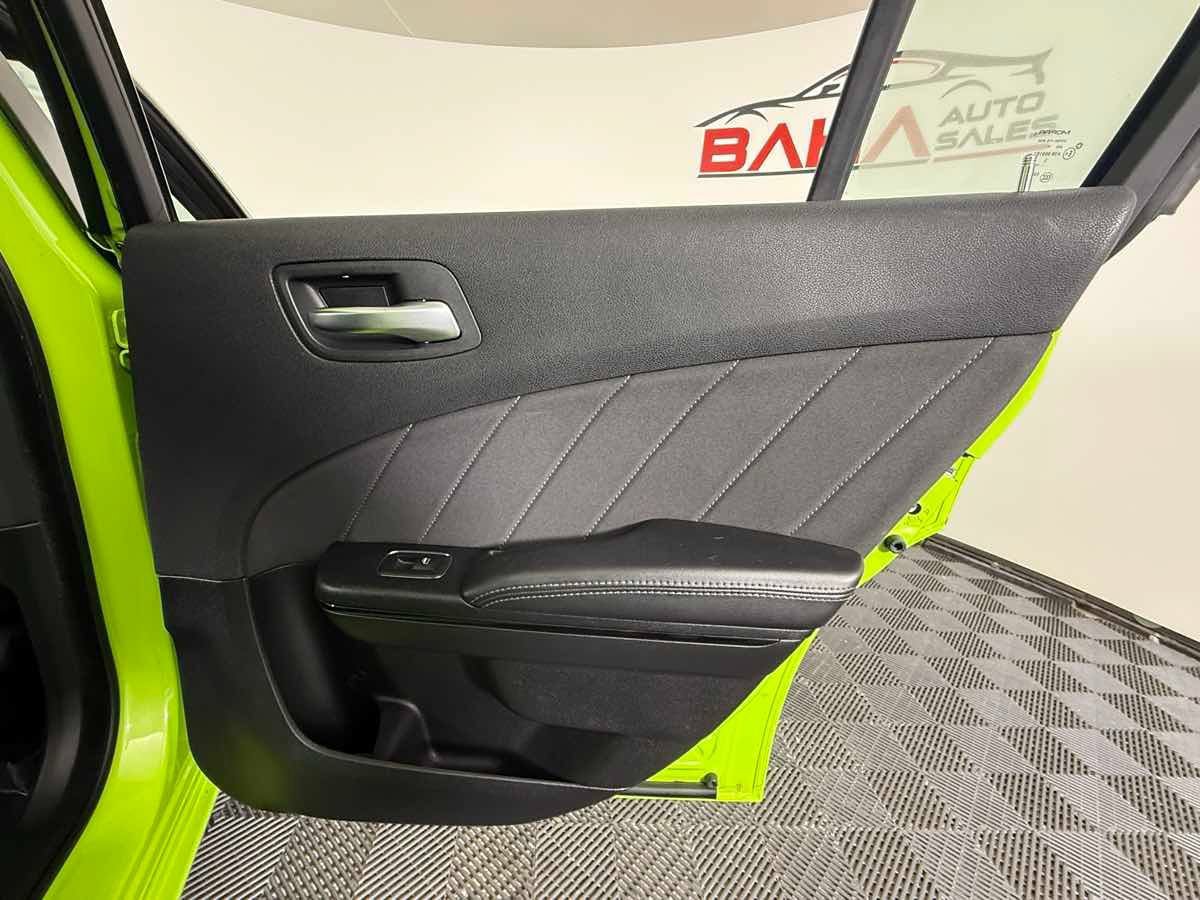 Used 2019 Dodge Charger SXT w/ Blacktop Package RWD image 43
