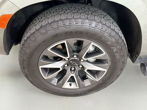 Used 2023 Chevrolet Tahoe Z71 w/ Luxury Package AWD/4WD image 34