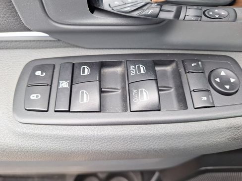 Used 2020 RAM 1500 Classic SLT AWD/4WD image 19