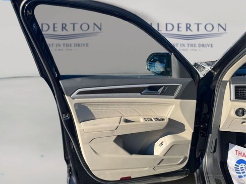 Used 2022 Volkswagen Atlas SE w/ Panoramic Sunroof Package image 32