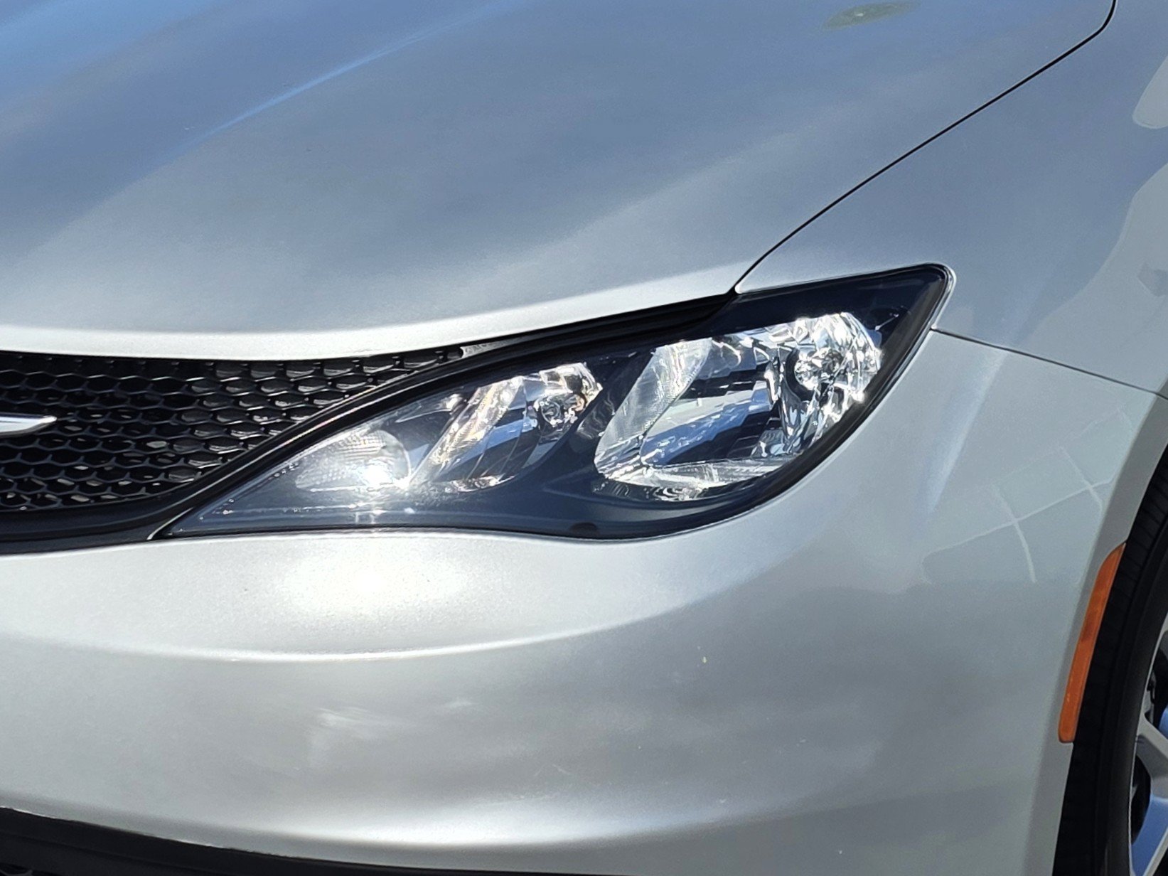 Certified 2023 Chrysler Voyager LX FWD image 8