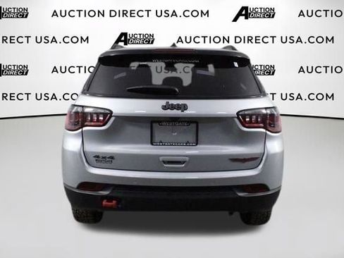 Used 2024 Jeep Compass Trailhawk AWD/4WD image 11