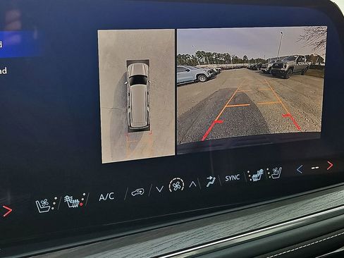 New 2025 Chevrolet Suburban Premier image 14