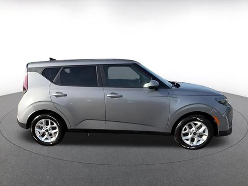 Used 2025 Kia Soul LX w/ LX Technology Package FWD image 16