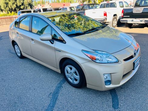 Used 2010 Toyota Prius FWD image 2