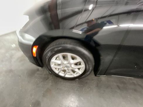 Used 2024 Chrysler Pacifica Touring-L image 31