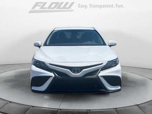 Used 2024 Toyota Camry SE FWD image 3