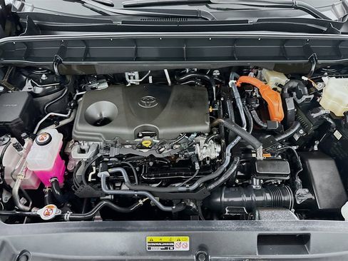 Certified 2024 Toyota Highlander XLE image 11