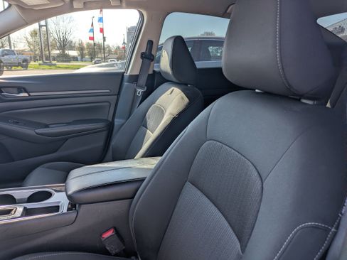 Used 2024 Nissan Altima 2.5 SV image 7