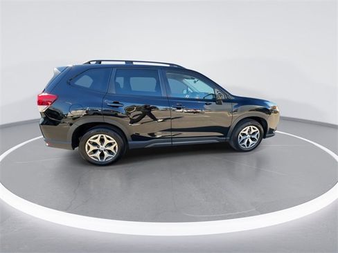 Used 2023 Subaru Forester Premium image 9