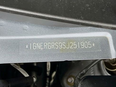 Used 2025 Chevrolet Traverse LT image 33