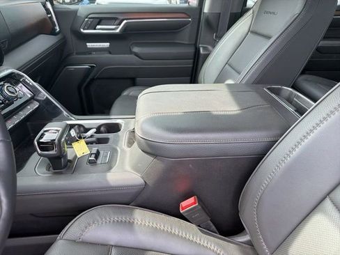 Used 2024 GMC Sierra 1500 Denali AWD/4WD image 9