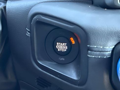 Used 2025 Jeep Wrangler Unlimited Rubicon 4xe w/ Convenience Group AWD/4WD image 22