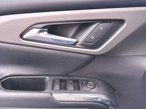 Certified 2025 Chevrolet Traverse LT w/ Driver Confidence Package image 23