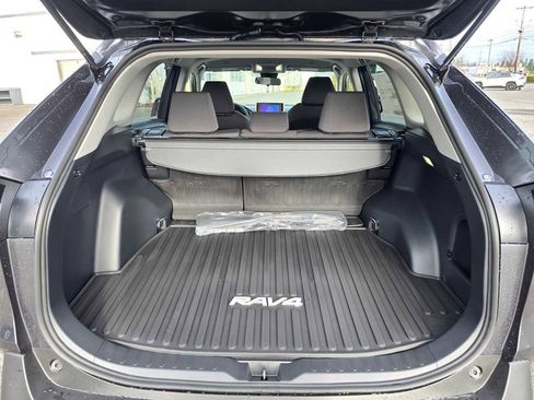 Used 2025 Toyota RAV4 XLE image 18