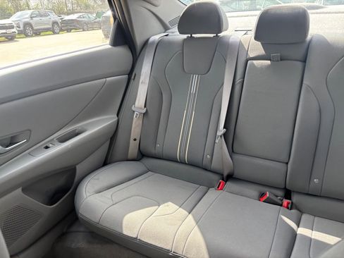 Used 2025 Hyundai Elantra SEL image 40