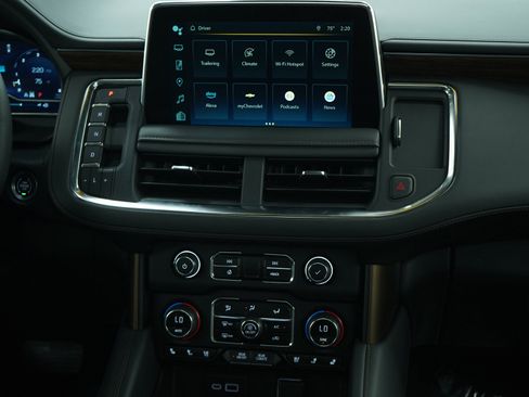 Used 2024 Chevrolet Suburban High Country image 15