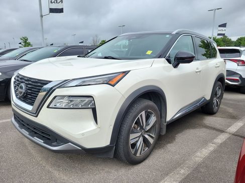 Used 2023 Nissan Rogue SL w/ SL Premium Package FWD image 3