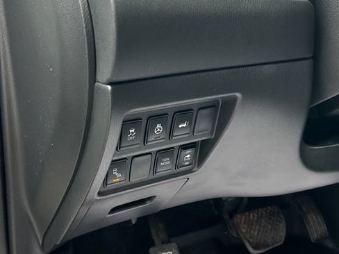 Used 2019 Nissan Pathfinder SL AWD/4WD image 39