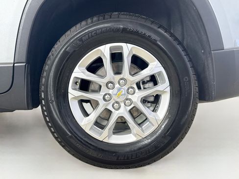 Used 2023 Chevrolet Traverse LS FWD image 33