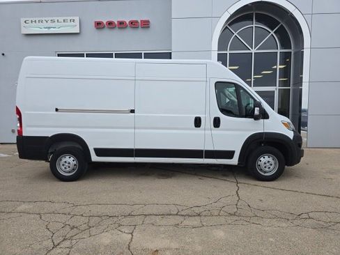 Used 2023 RAM ProMaster 2500 w/ Driver Convenience Group image 3