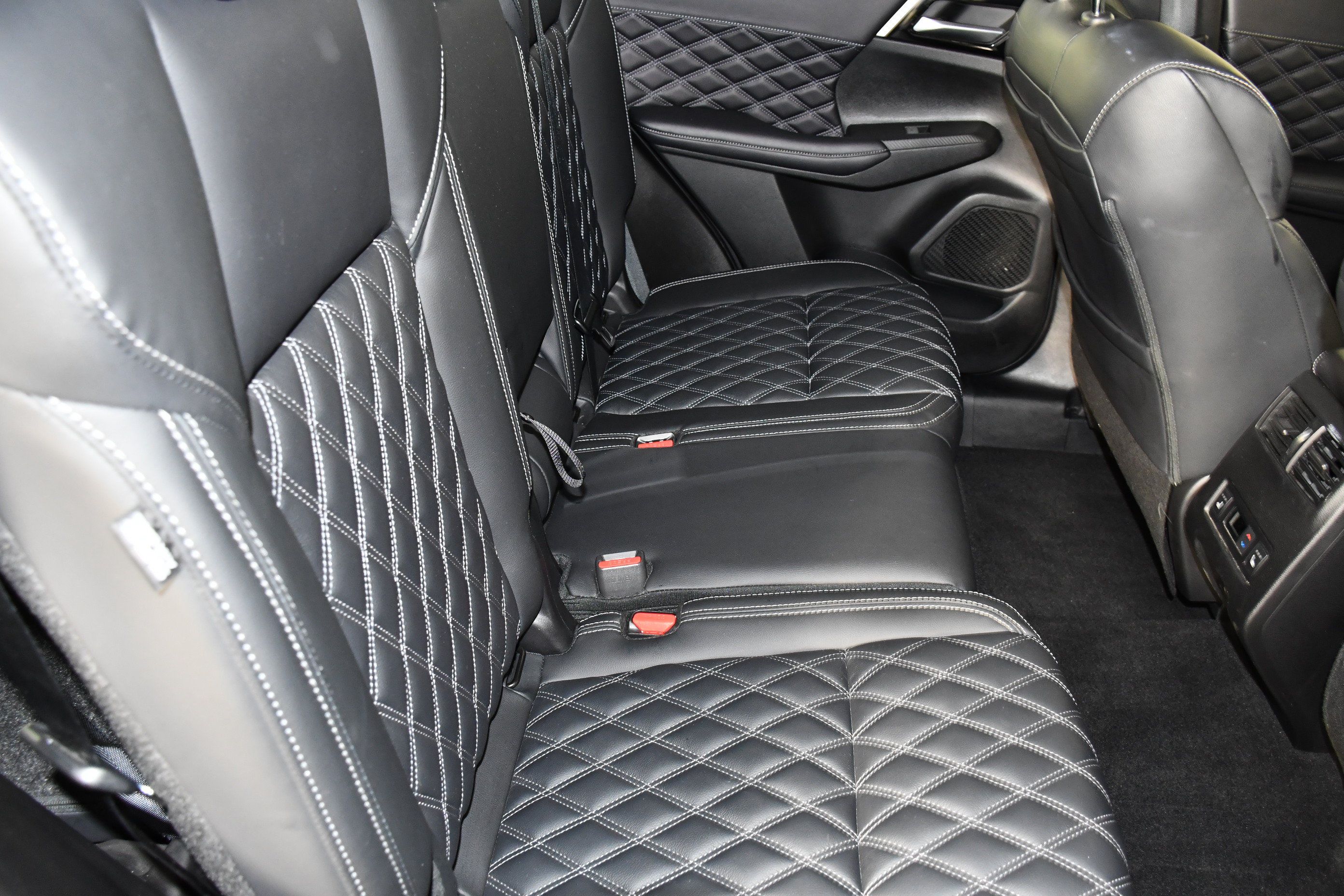 Used 2024 Mitsubishi Outlander SEL AWD/4WD image 42