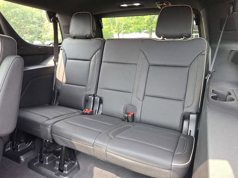 Used 2022 GMC Yukon SLT w/ SLT Premium Package image 14