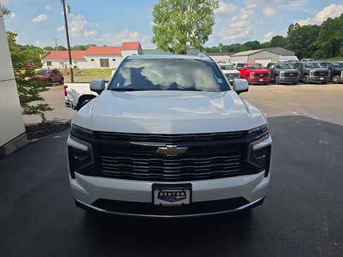 Used 2025 Chevrolet Tahoe High Country AWD/4WD image 3