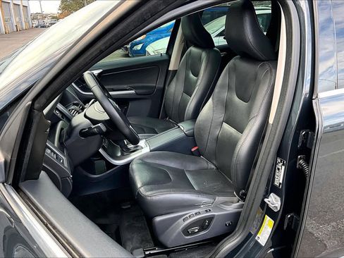 Used 2016 Volvo XC60 T5 Platinum image 7